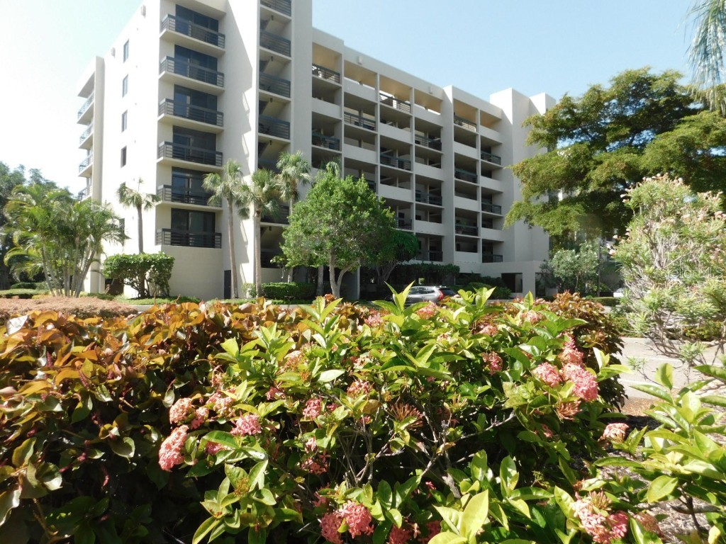 1085 Gulf Of Mexico Drive #101 Longboat Key FL 34228 A4577600 image1