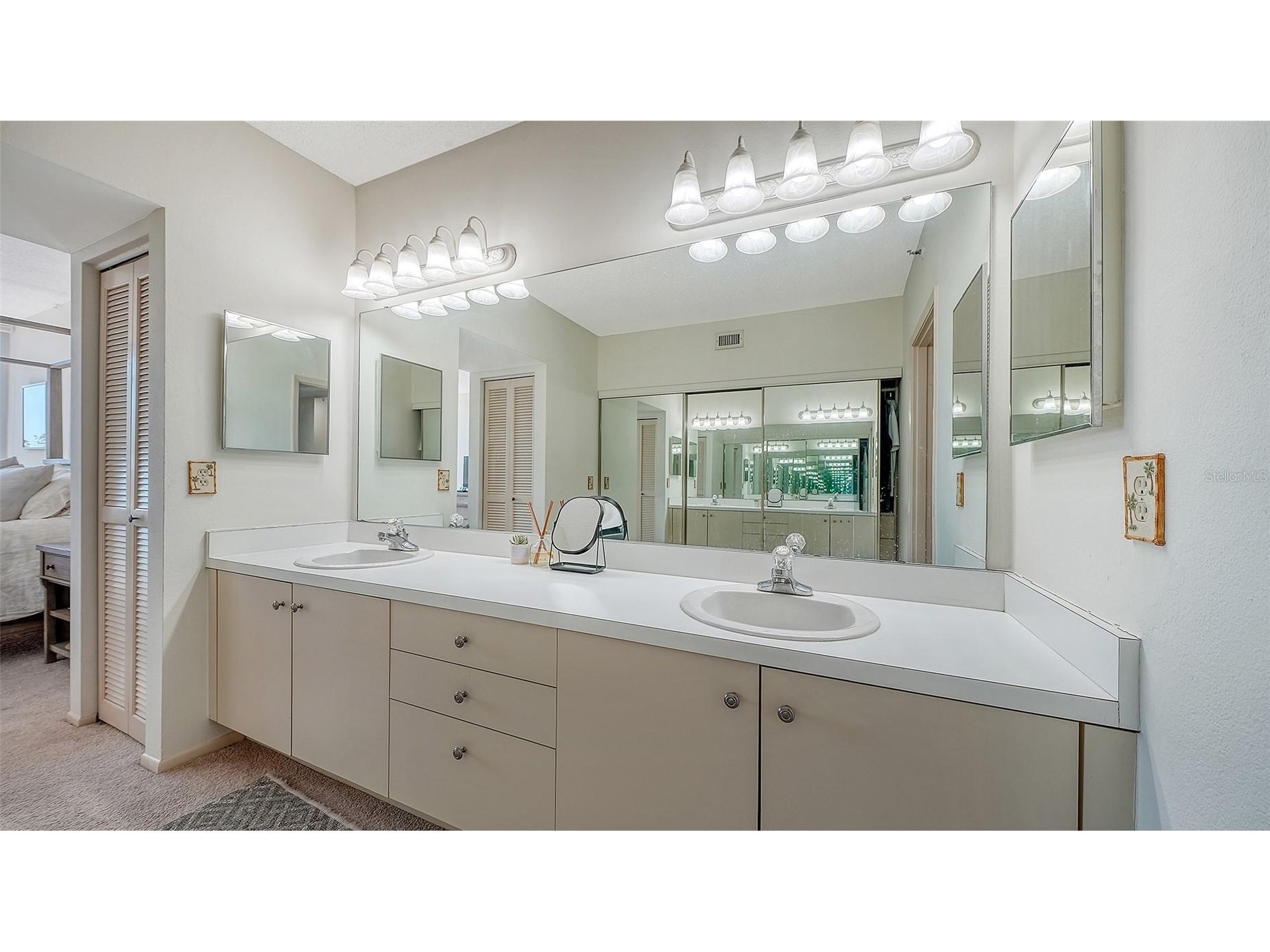 1085 Gulf Of Mexico Drive #205 Longboat Key FL 34228 - GULF OF MEXICO A4681713 image31