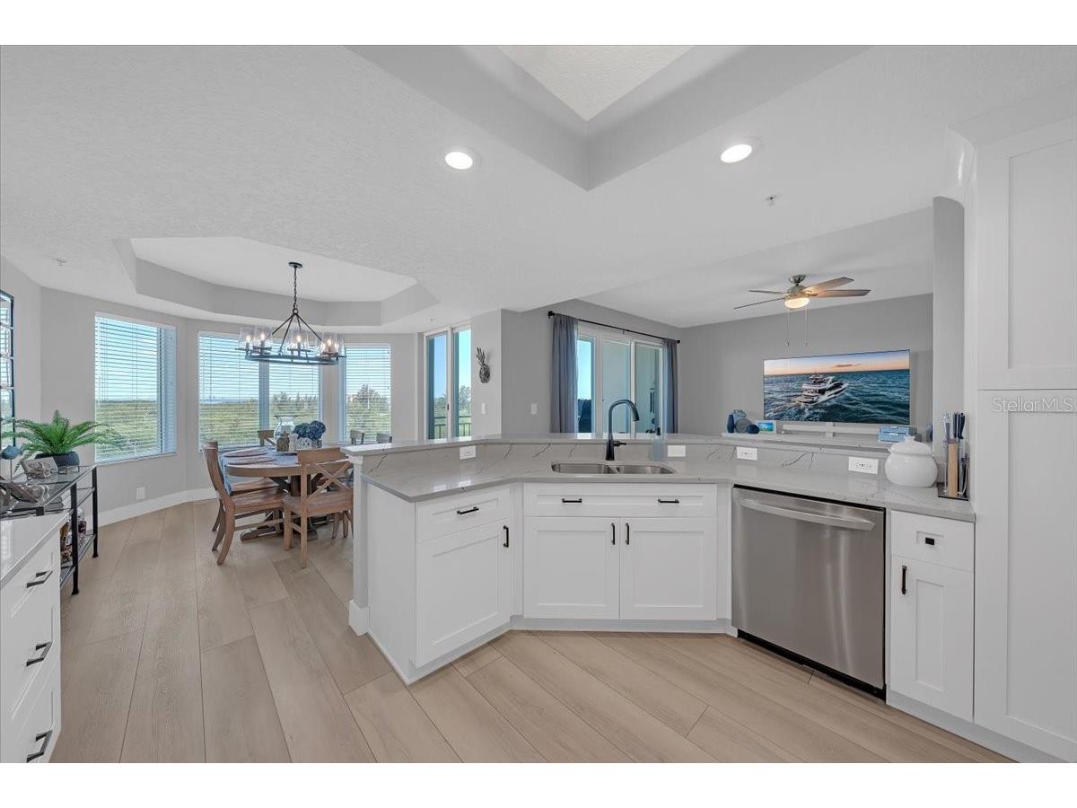 10851 Mangrove Cay Lane NE #712 Saint Petersburg FL 33716 TB8488739 image3