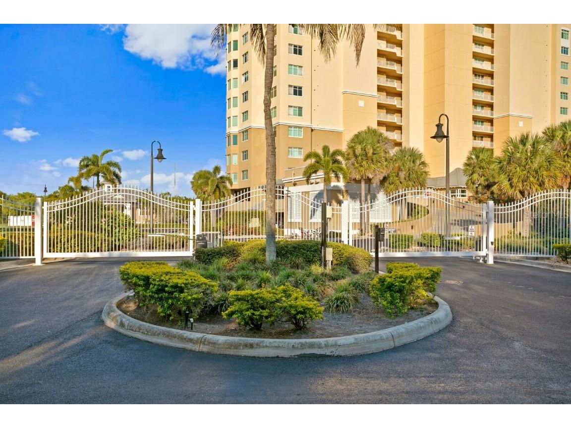 10851 Mangrove Cay Lane NE #812 Saint Petersburg FL 33716 - TAMPA BAY U8209713 image1