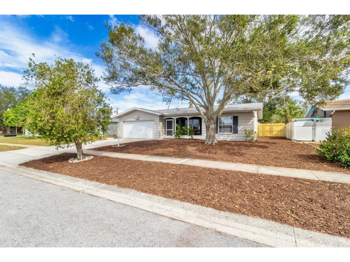 10889 Hammock Dr Largo FL 33774 TB8318138 image1
