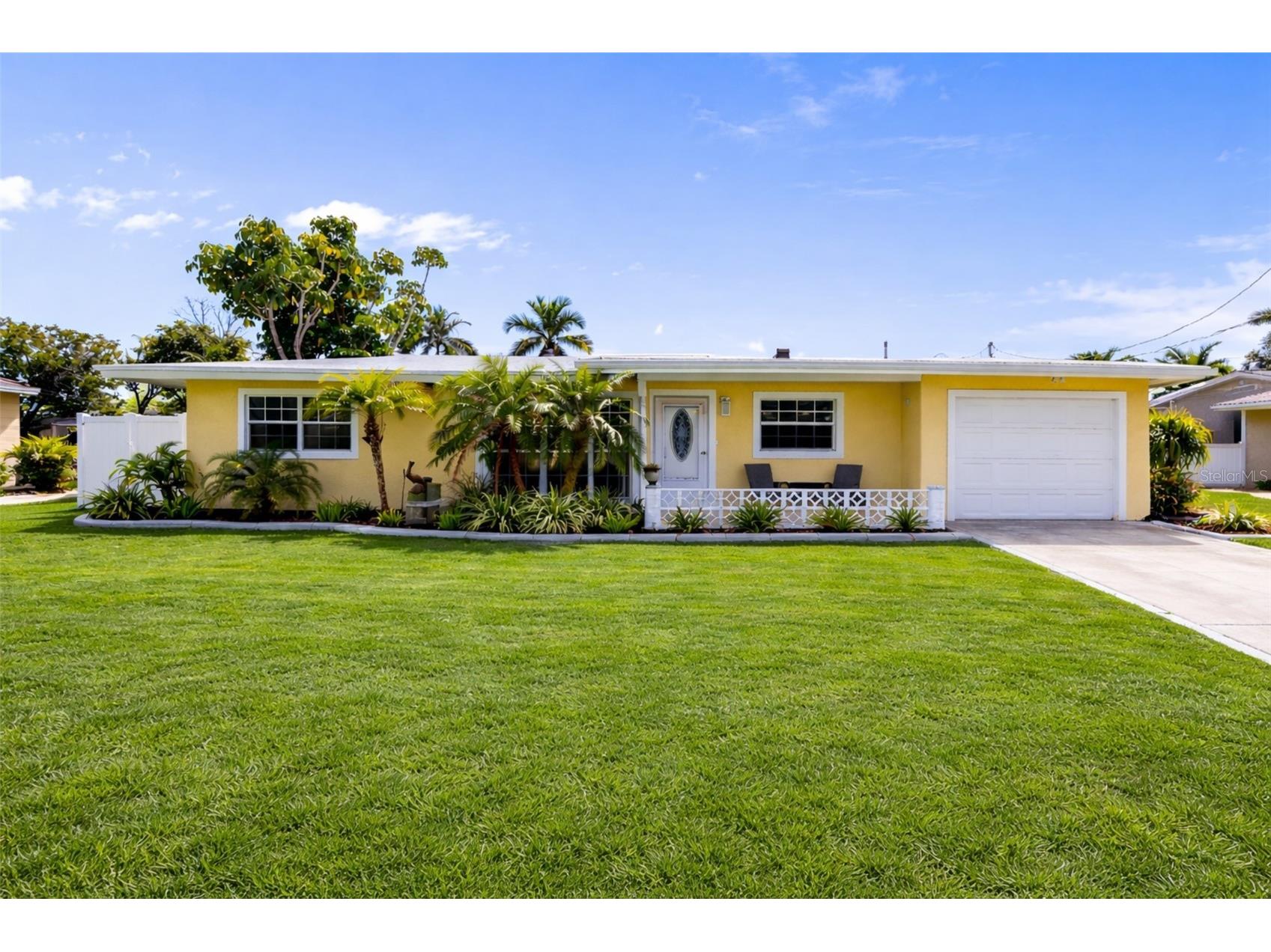 109 Arlington Court NE Port Charlotte FL 33952 A4689947 image1