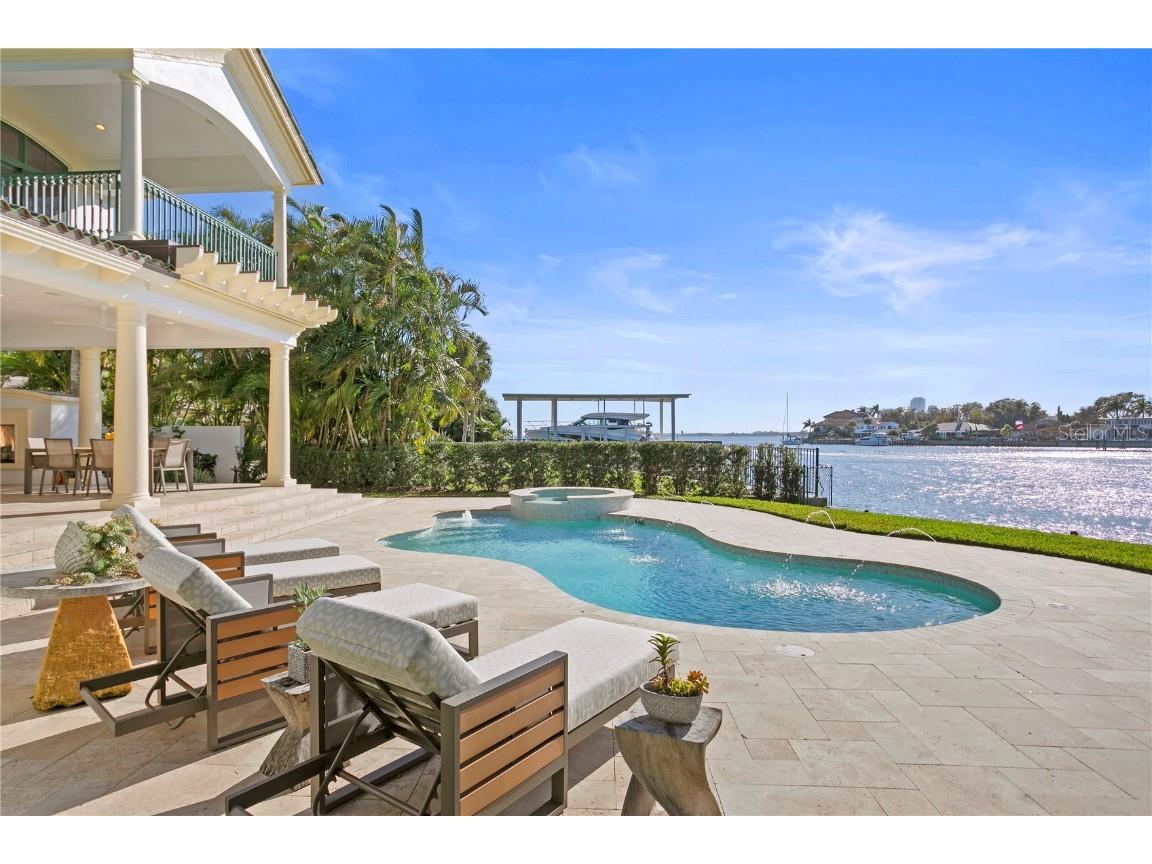 109 Bay Point Drive NE Saint Petersburg FL 33704 U8229947 image1