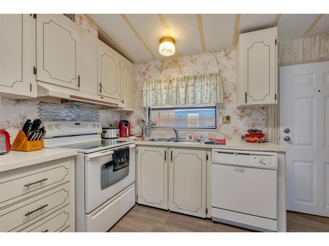 109 Lyonia Lane Wildwood FL 34785 - LAKE OKAHUMPKA G5101543 image9