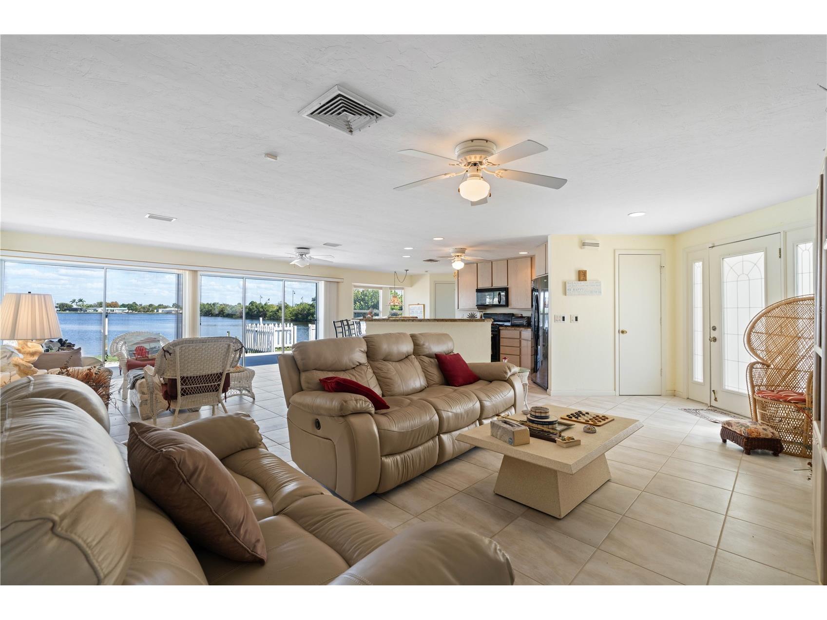 109 W Tarpon Boulevard NW Port Charlotte FL 33952 - TARPON WATERWAY C7523358 image3
