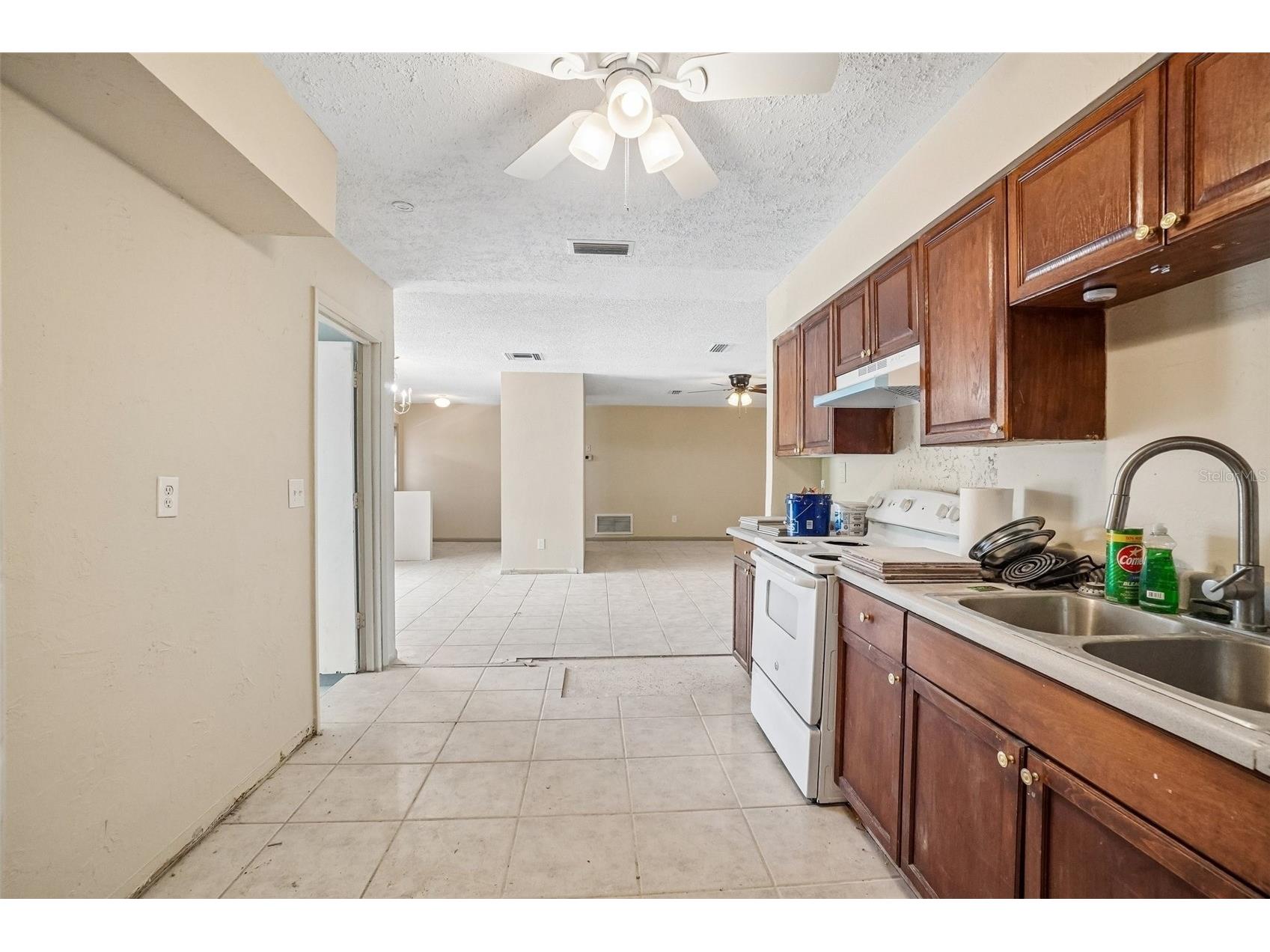 1090 Edgehill Ave Spring Hill FL 34606 TB8513656 image4