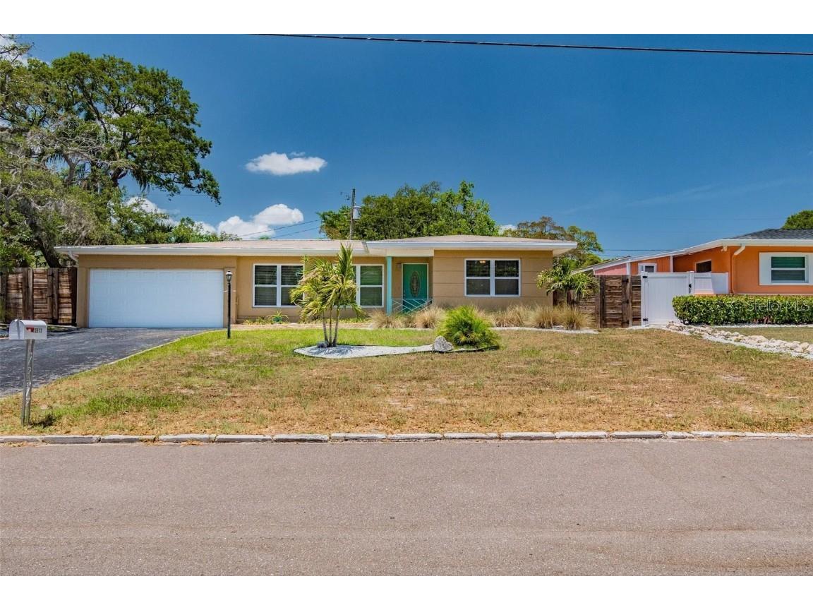 10911 Cherokee Drive Saint Petersburg FL 33708 U8232584 image1