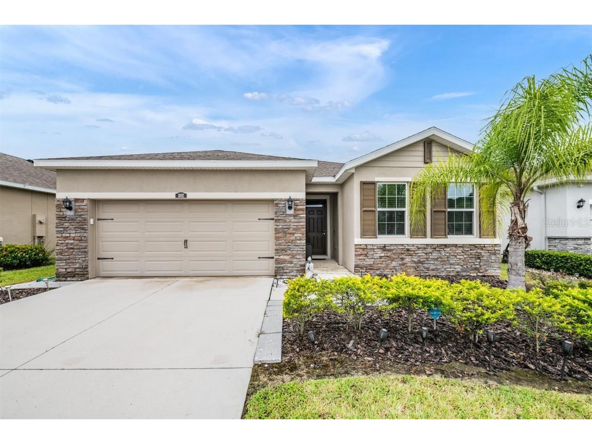 1092 Pipestone Place Wesley Chapel FL 33543 W7867010 image1