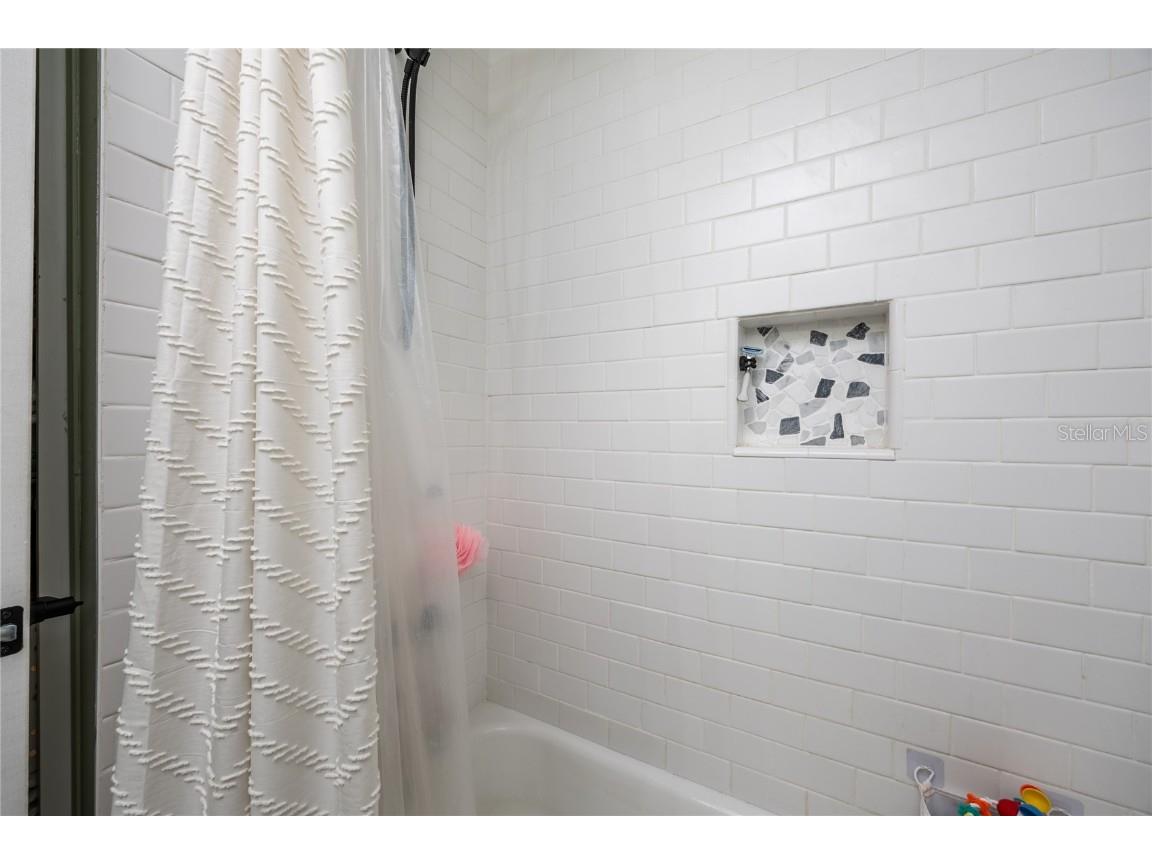 10924 N Boulevard Tampa FL 33612 TB8419646 image17