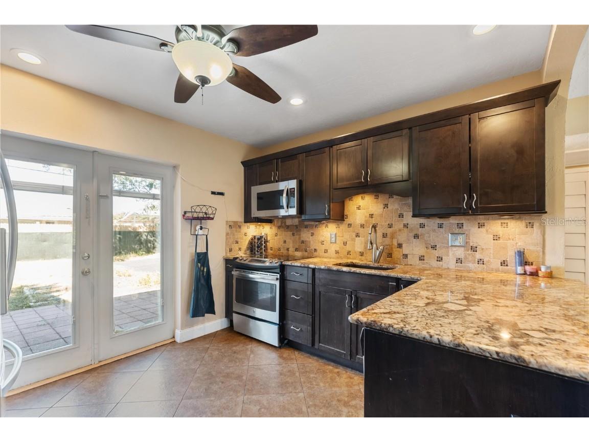 10931 110th Avenue Seminole FL 33778 W7880666 image10