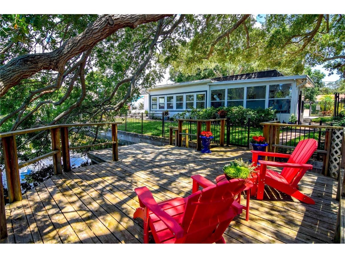 10931 Clara Lane Saint Petersburg FL 33708 - LAZY LAKE TB8314421 image1