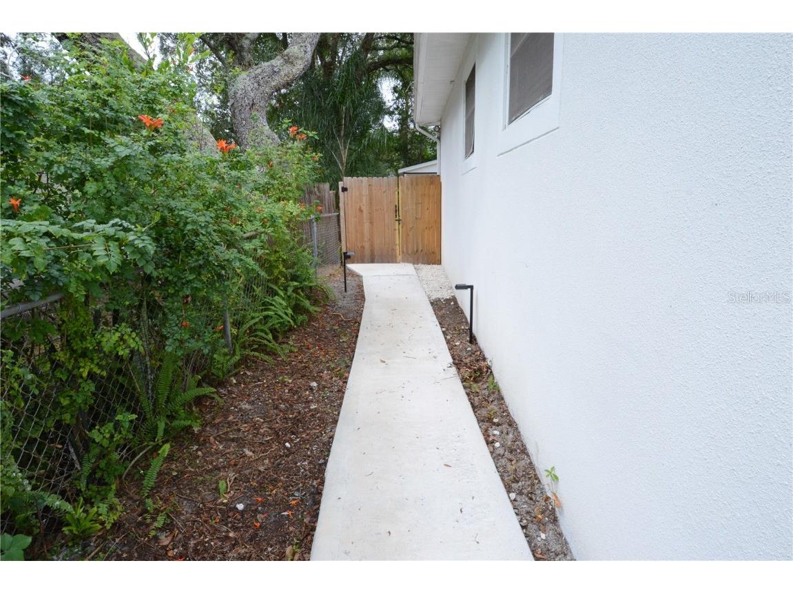 10934 N Boulevard Tampa FL 33612 TB8461800 image34