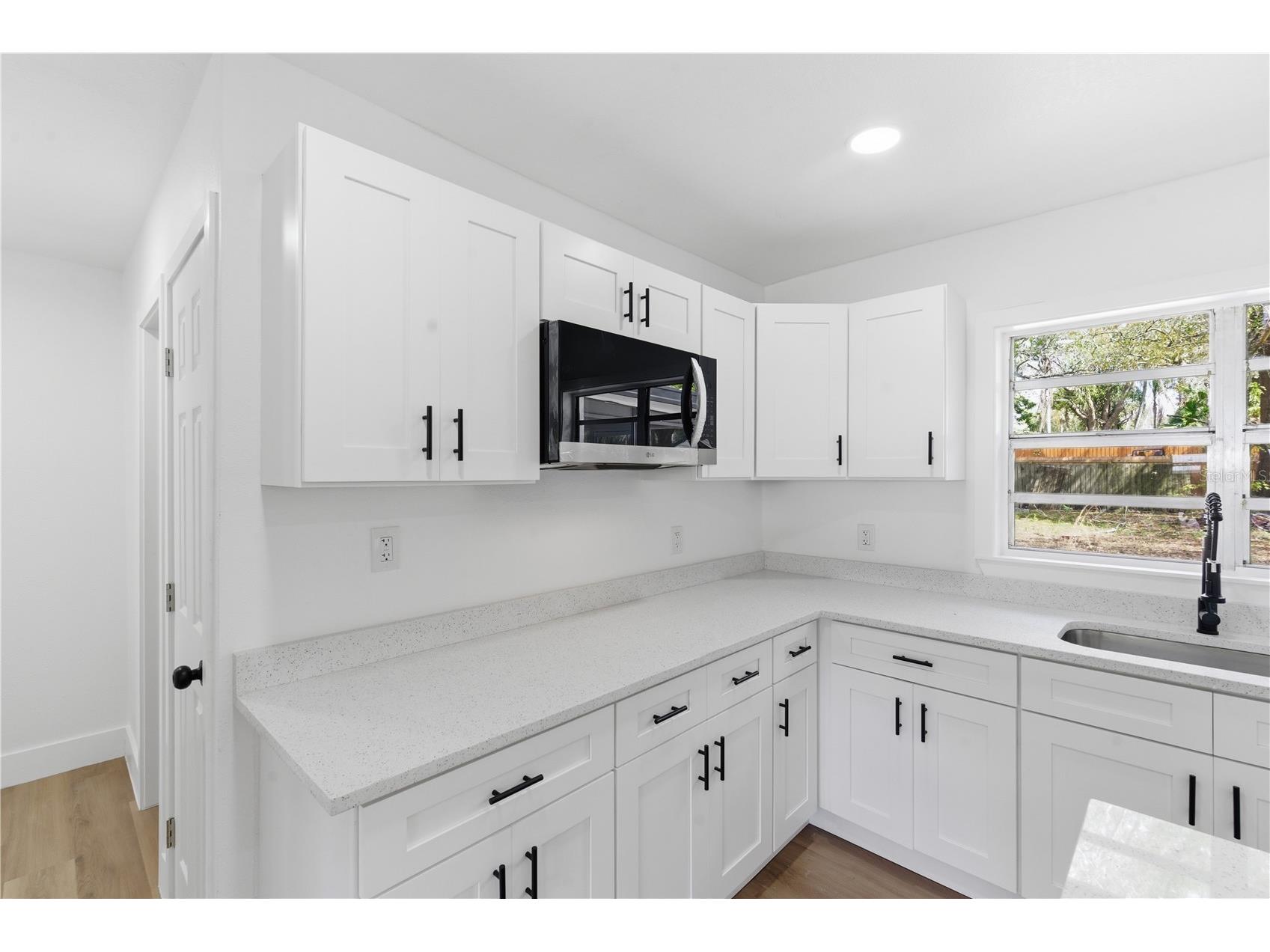 10945 N Boulevard Tampa FL 33612 O6423083 image16