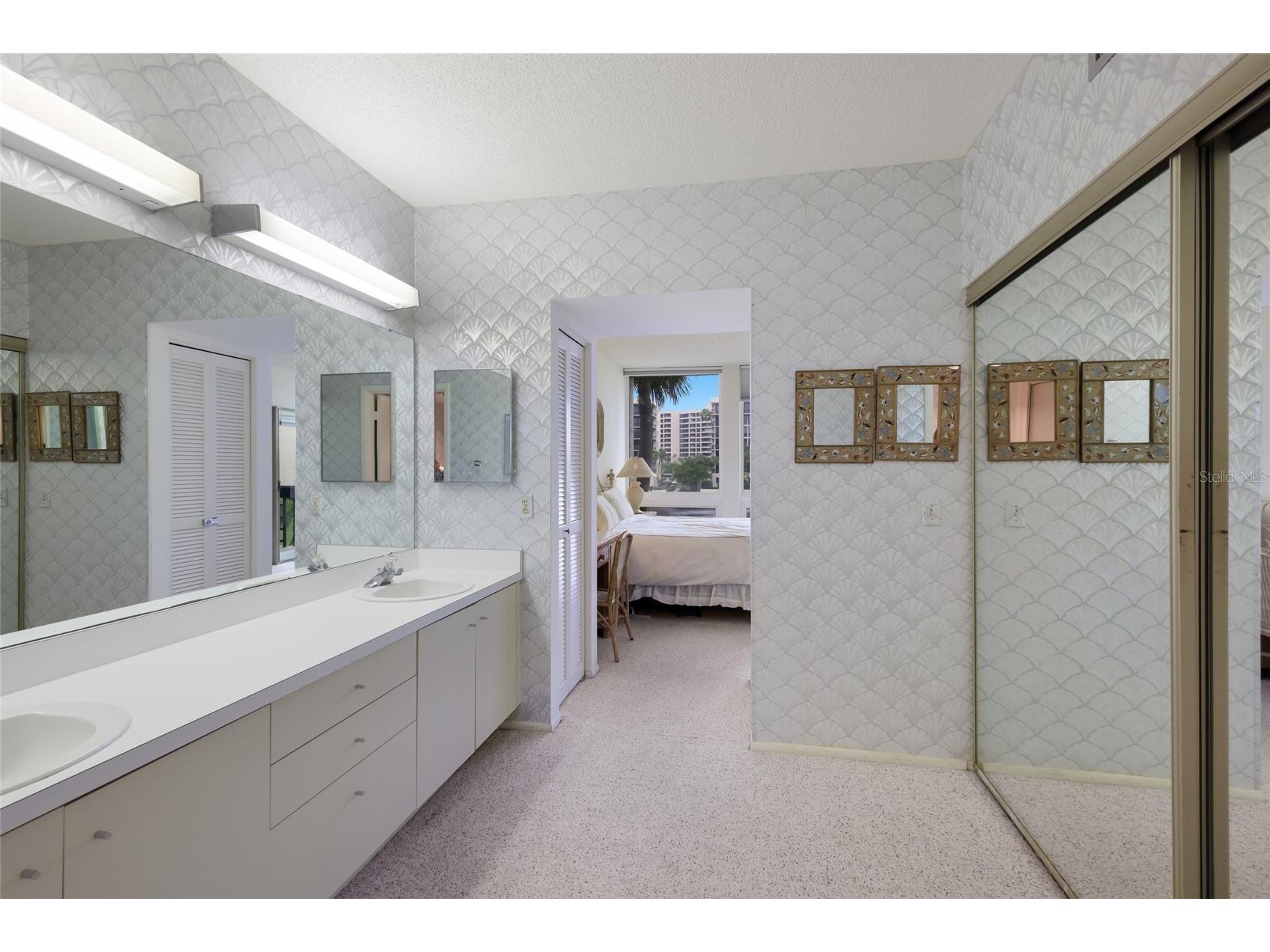 1095 Gulf Of Mexico Drive #102 Longboat Key FL 34228 - GULF OF MEXICO A4693425 image18