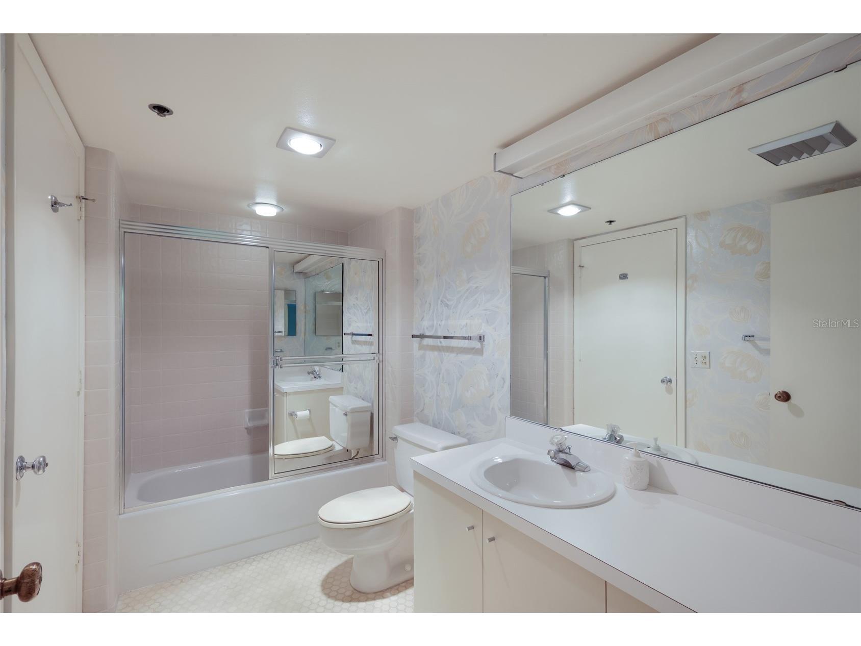 1095 Gulf Of Mexico Drive #102 Longboat Key FL 34228 - GULF OF MEXICO A4693425 image23