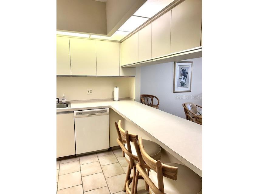 1095 Gulf Of Mexico Drive #104 Longboat Key FL 34228 A4686237 image7