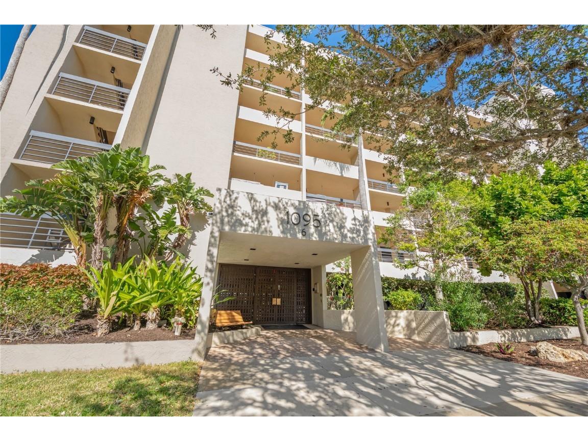 1095 Gulf Of Mexico Drive #303 Longboat Key FL 34228 - GULF OF MEXICO A4589338 image1