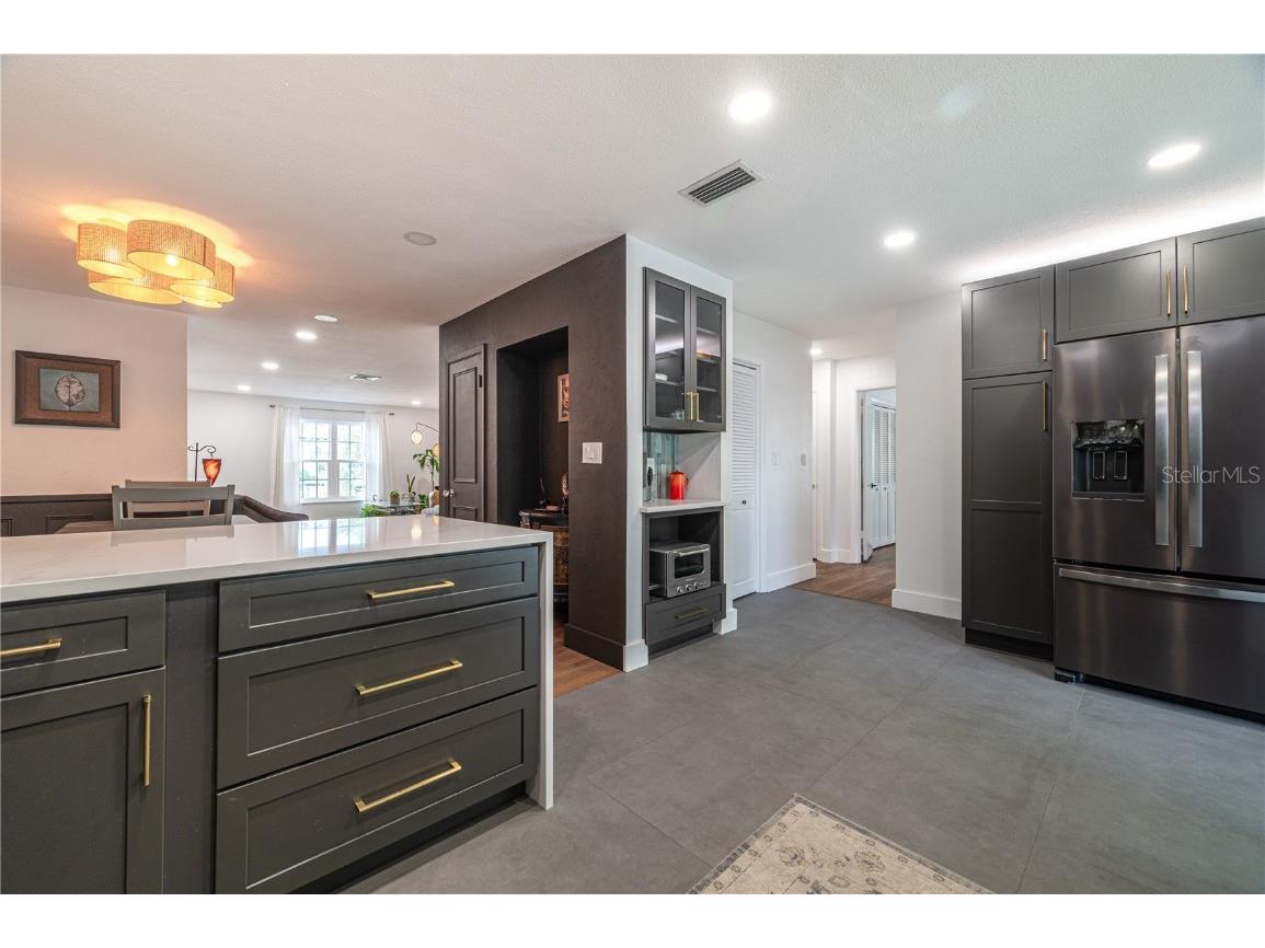 1097 Eden Isle Boulevard NE #3 Saint Petersburg FL 33704 TB8444490 image4