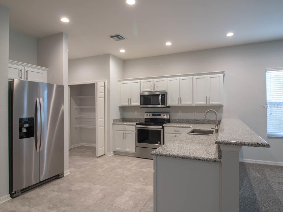 1097 Grantham Drive Sarasota FL 34234 A4699099 image3