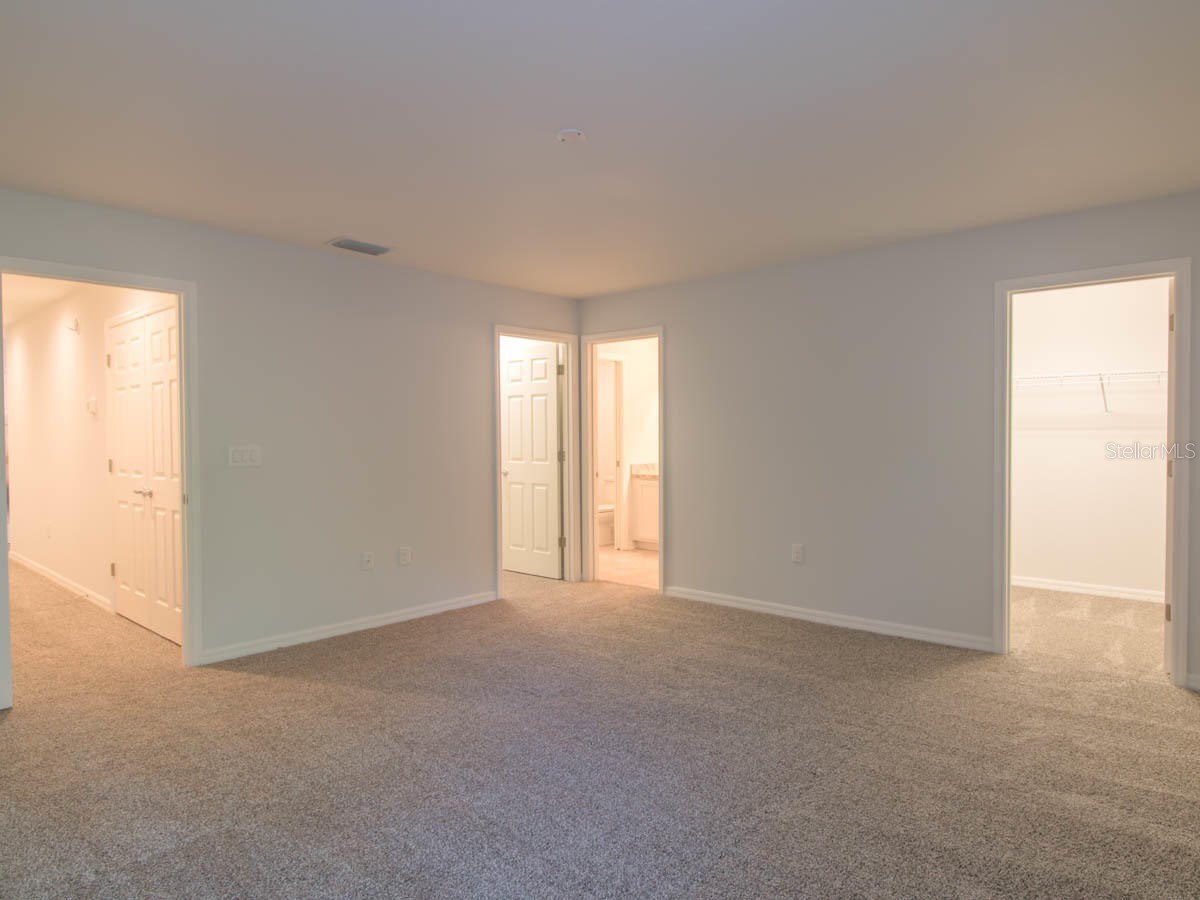 1097 Grantham Drive Sarasota FL 34234 A4699099 image6