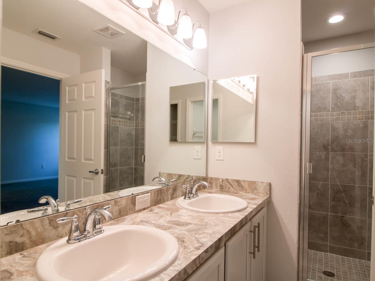 1097 Grantham Drive Sarasota FL 34234 A4699099 image9