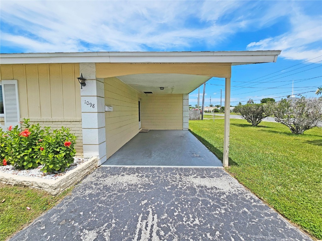 1098 Loch Haven Drive N, Dunedin, FL, 34698 MLS T3521611 Edina Realty