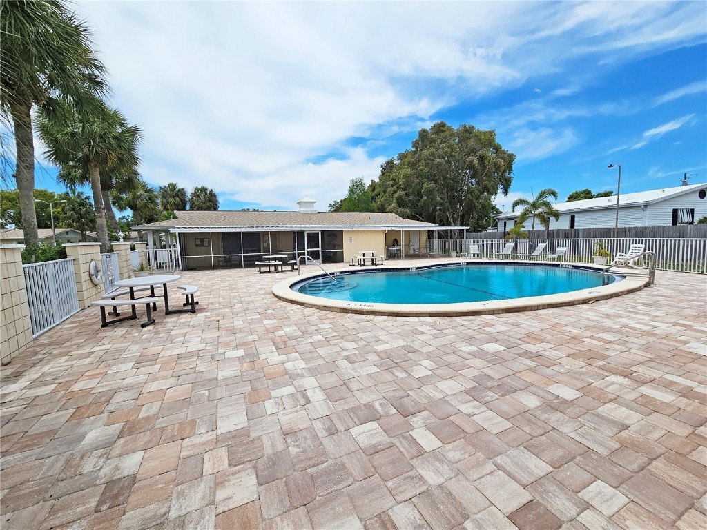 1098 Loch Haven Drive N, Dunedin, FL, 34698 MLS T3521611 Edina Realty