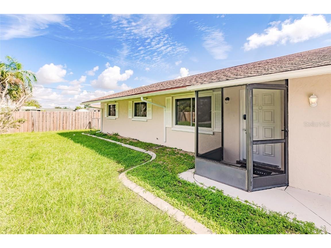 1099 Iowa Avenue Englewood FL 34223 A4659809 image3