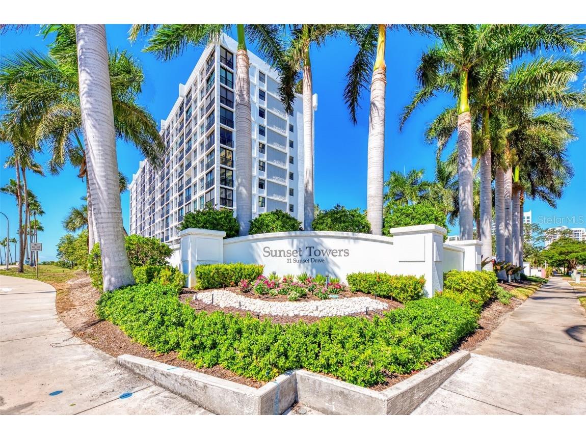 11 Sunset Drive #102 Sarasota FL 34236 - SARASOTA BAY A4586395 image1