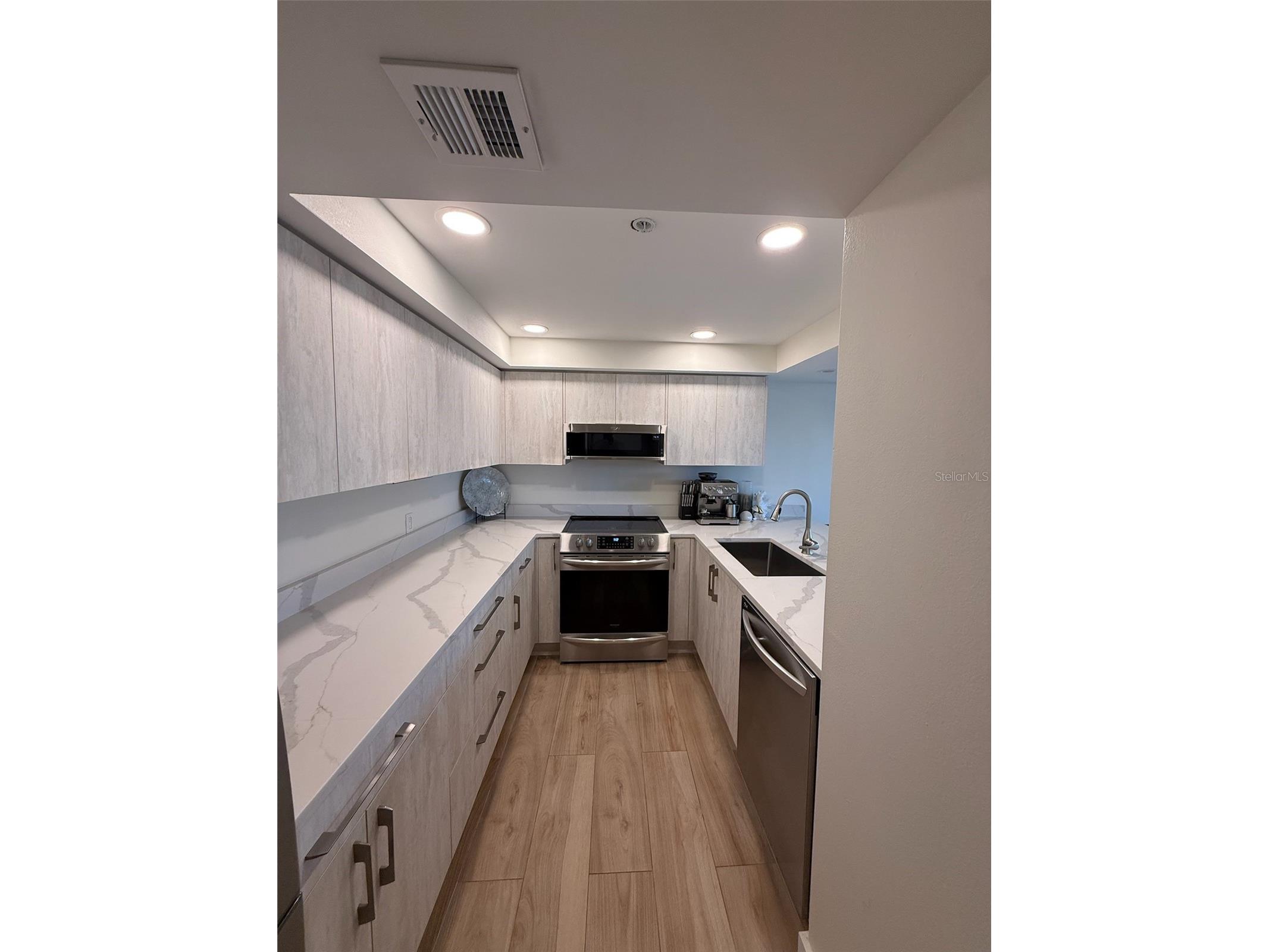 11 Sunset Drive #105 Sarasota FL 34236 A4681841 image6