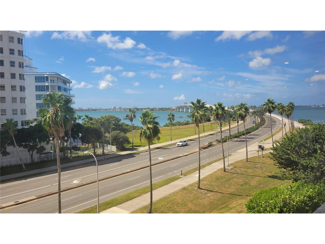 11 Sunset Drive #304 Sarasota FL 34236 - SARASOTA BAY A4667216 image2