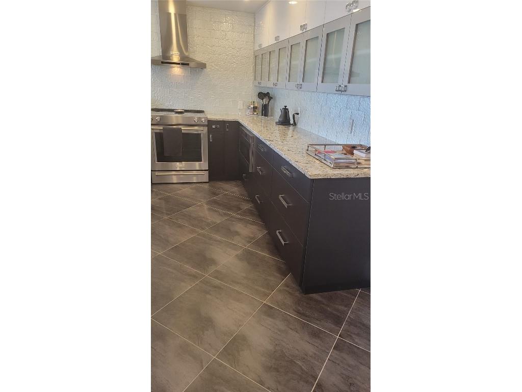 11 Sunset Drive #304 Sarasota FL 34236 - SARASOTA BAY A4667216 image4