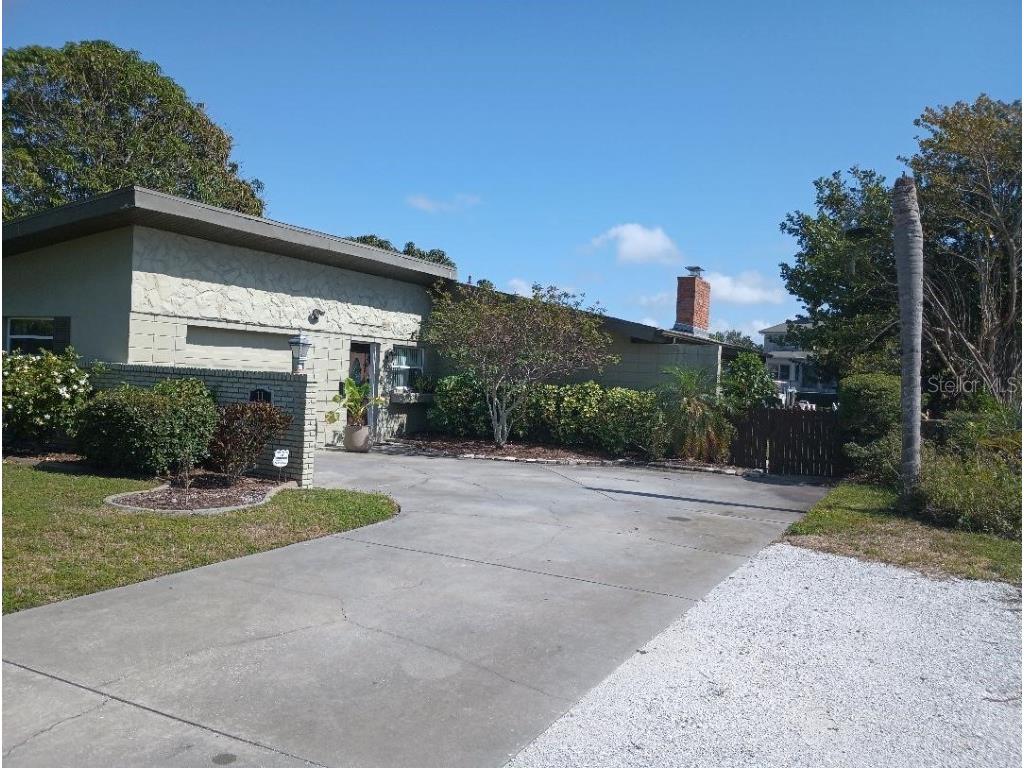 11 Winston Drive Belleair FL 33756 U8198470 image1