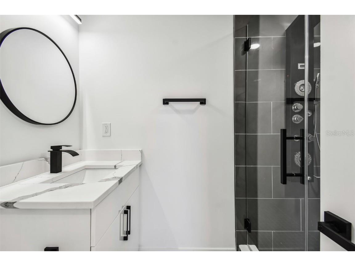 110 28th Avenue N #B Saint Petersburg FL 33704 TB8449770 image34