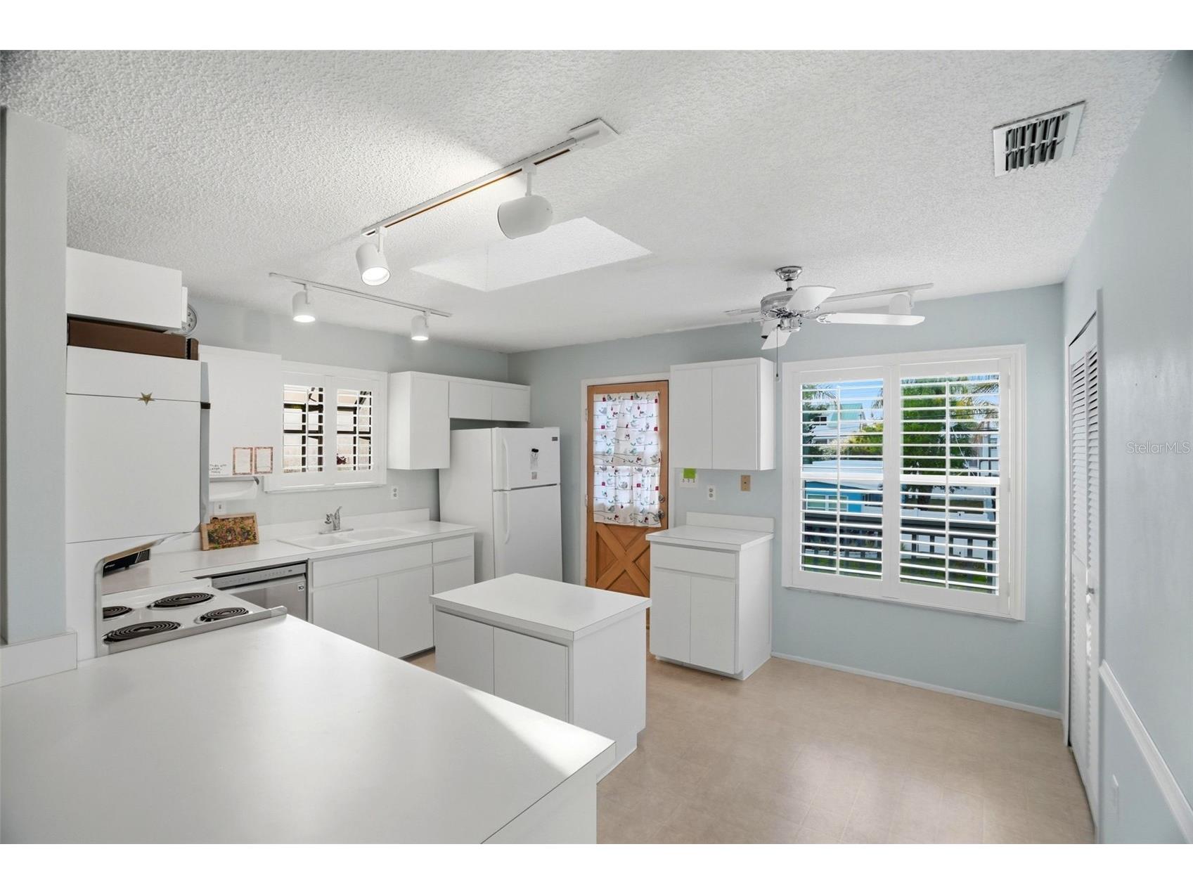 110 Georgia Ave. Avenue Crystal Beach FL 34681 TB8508271 image17
