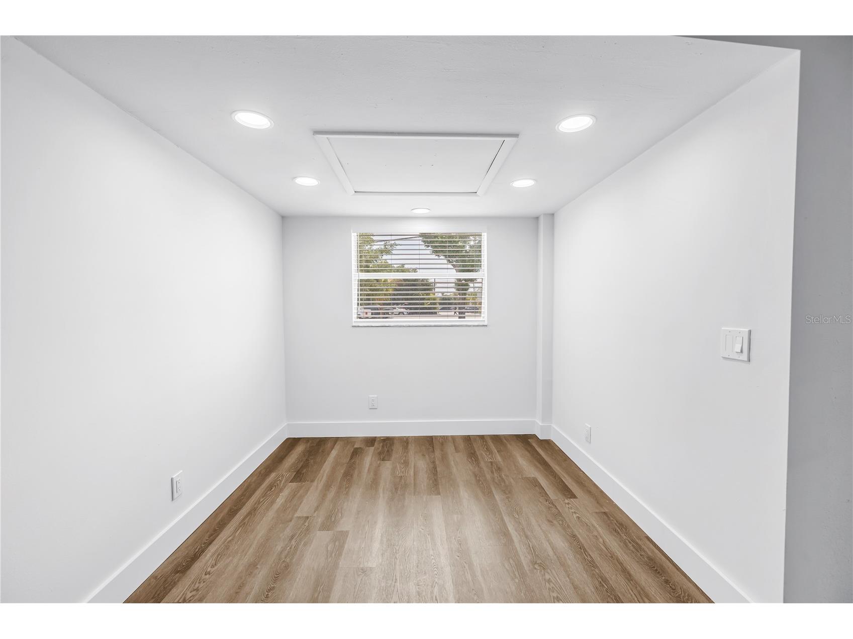 110 NE Monroe Circle N #1 Saint Petersburg FL 33702 TB8502383 image9