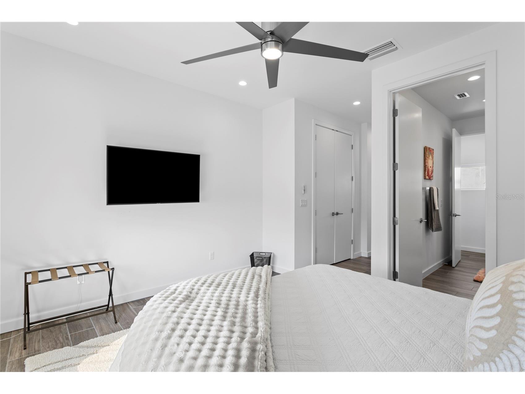 110 Palmera Boulevard NE Saint Petersburg FL 33704 TB8499982 image66