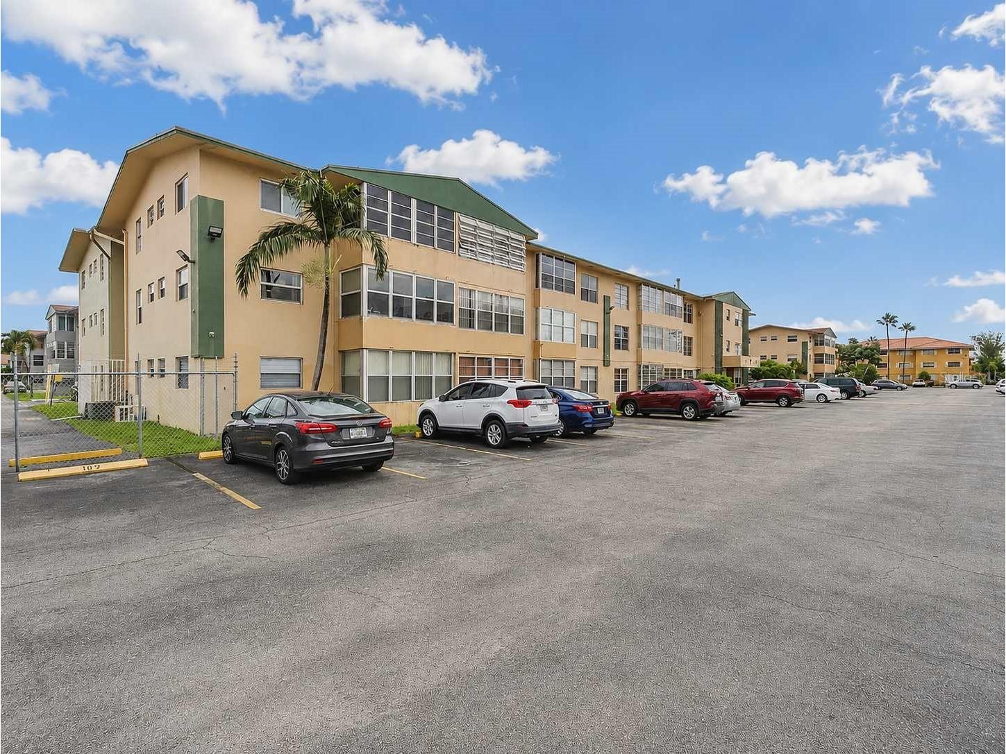 110 Royal Palm Road #208 Hialeah Gardens FL 33016 GC541833 image1