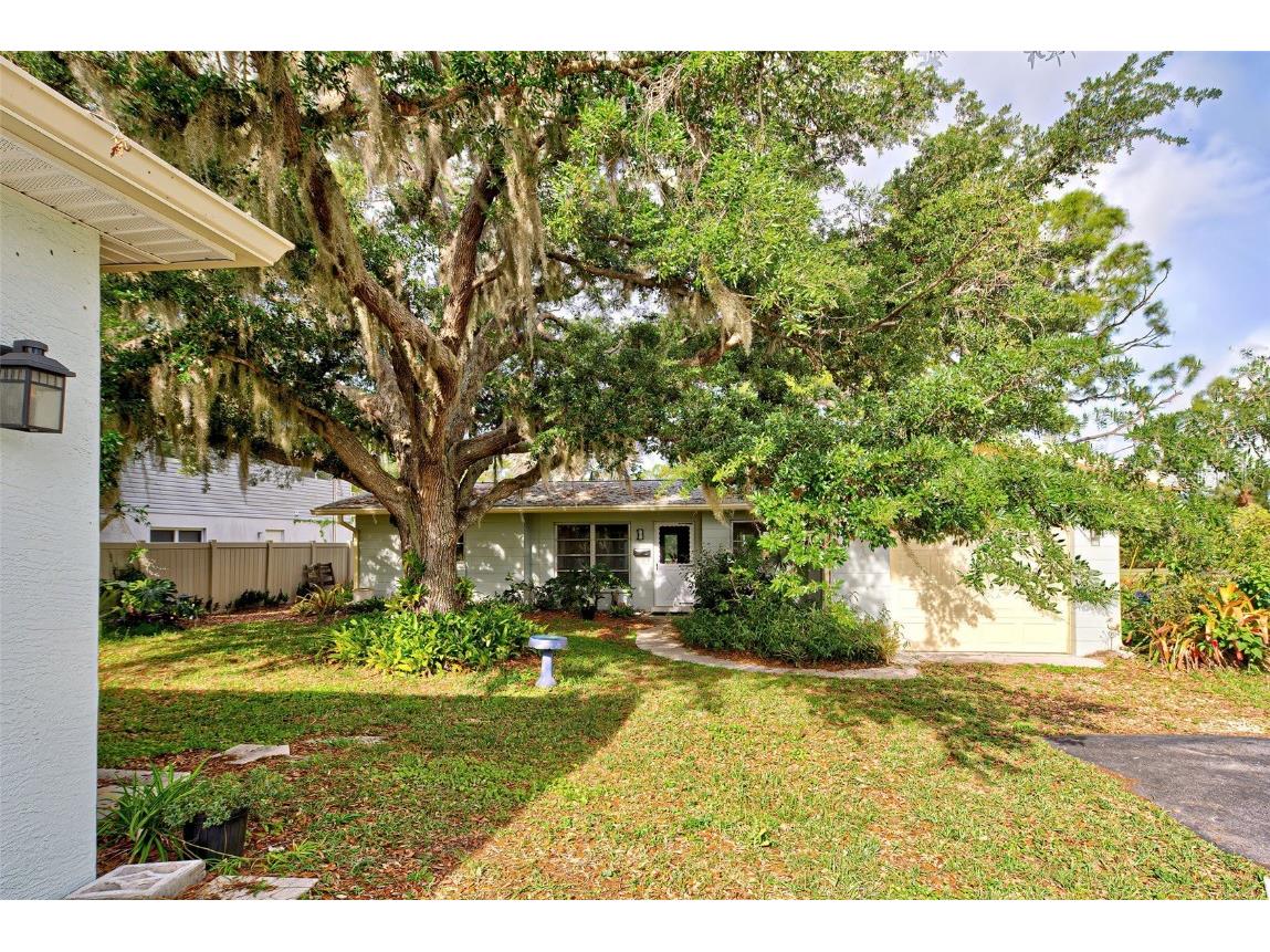 110 S Oxford Drive Englewood FL 34223 - GOTTFRIED CREEK D6135905 image1