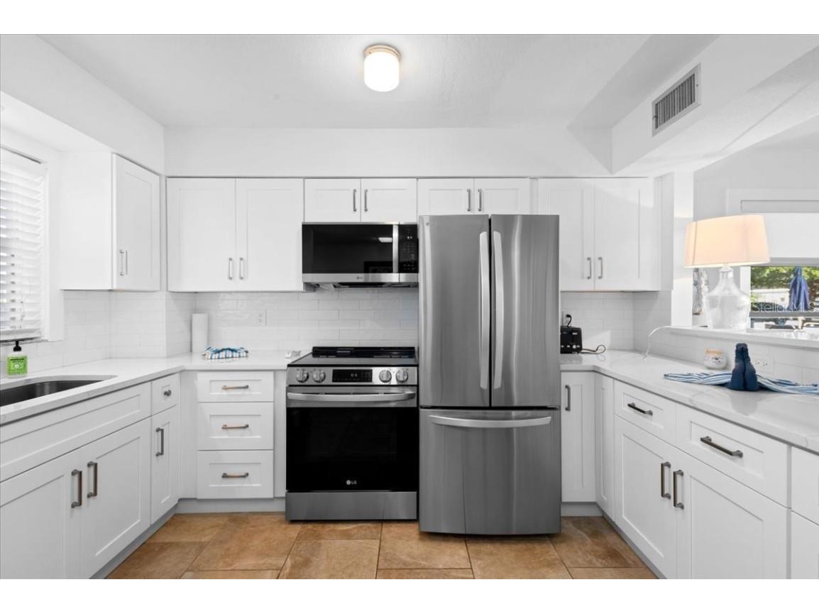 110 Vista Hermosa Circle #106B Sarasota FL 34242 A4674054 image3