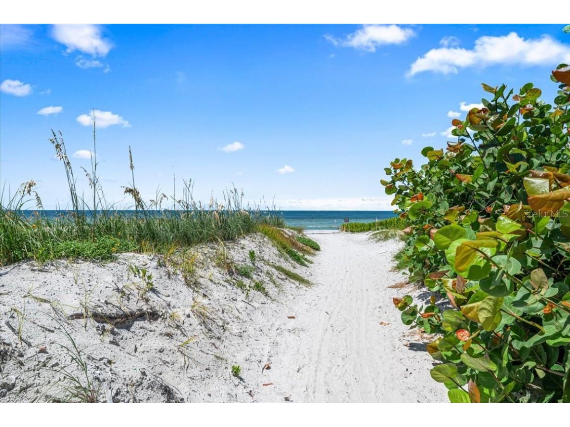 110 Vista Hermosa Circle #106B Sarasota FL 34242 A4674054 image39