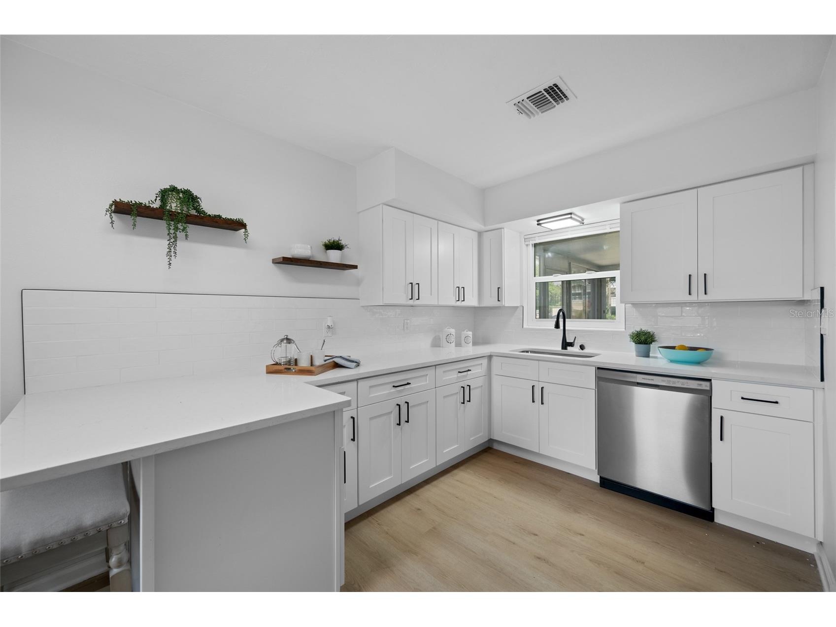 1100 81st Avenue N Saint Petersburg FL 33702 TB8486489 image19