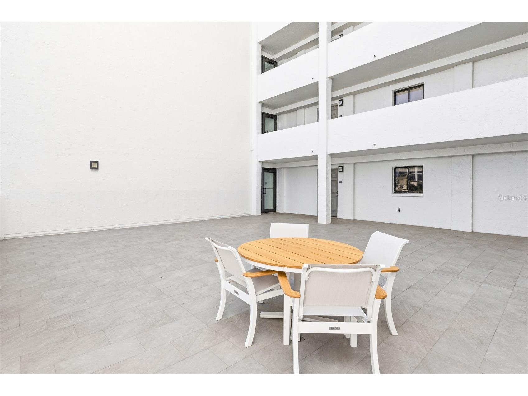1100 Benjamin Franklin Drive #305 Sarasota FL 34236 A4695506 image64