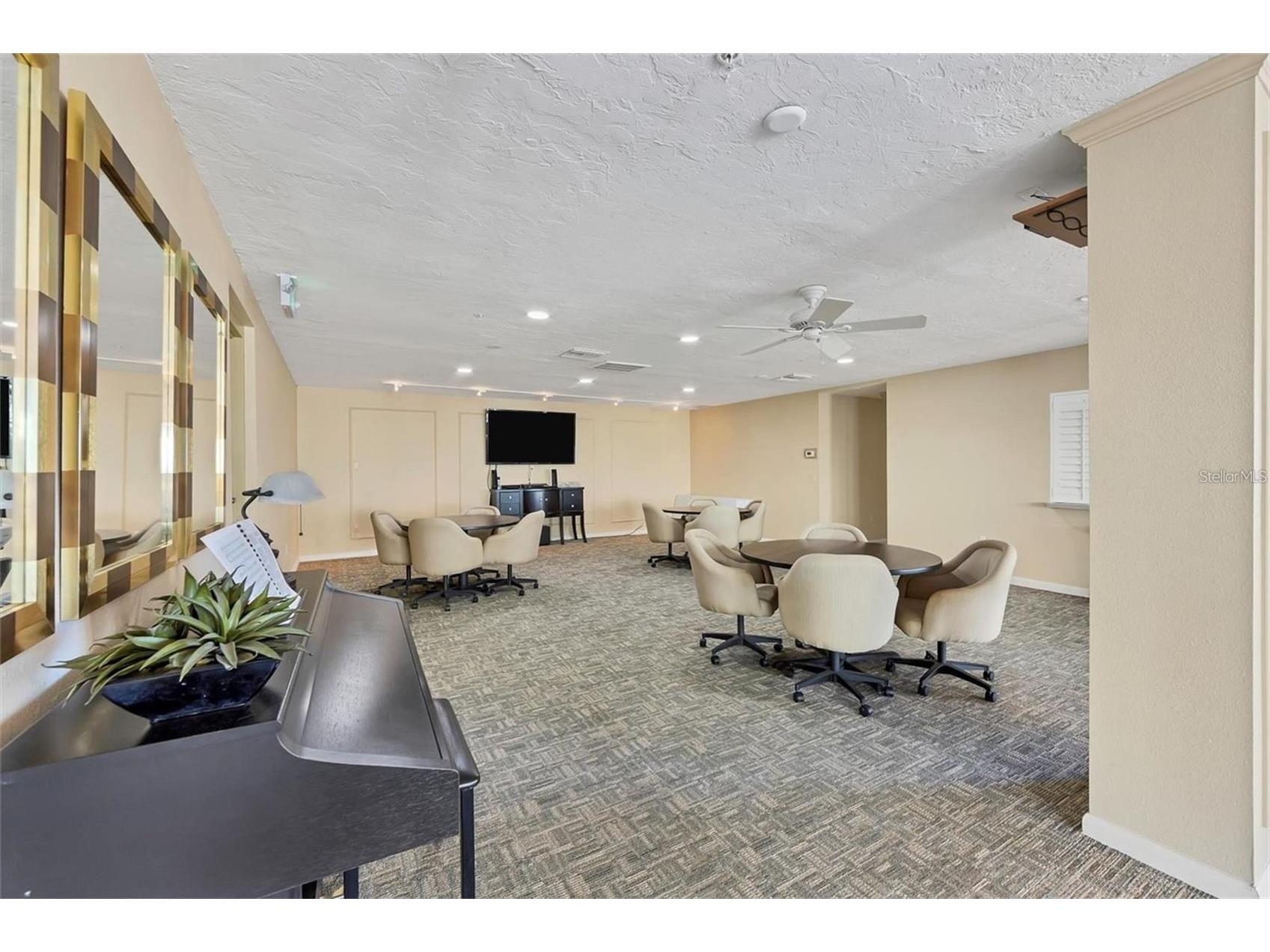 1100 Benjamin Franklin Drive #305 Sarasota FL 34236 A4695506 image66