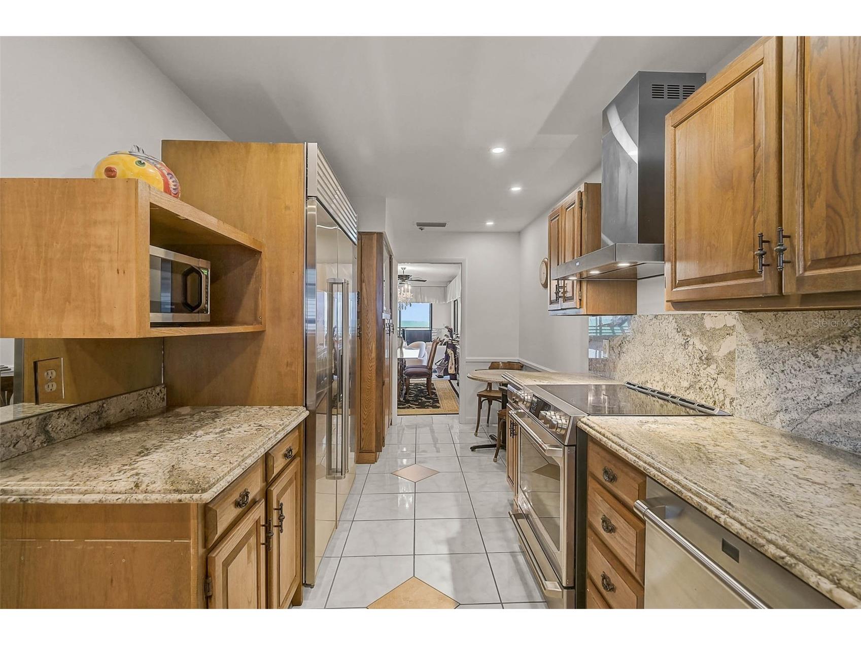 1100 Benjamin Franklin Drive #802 Sarasota FL 34236 A4653904 image12