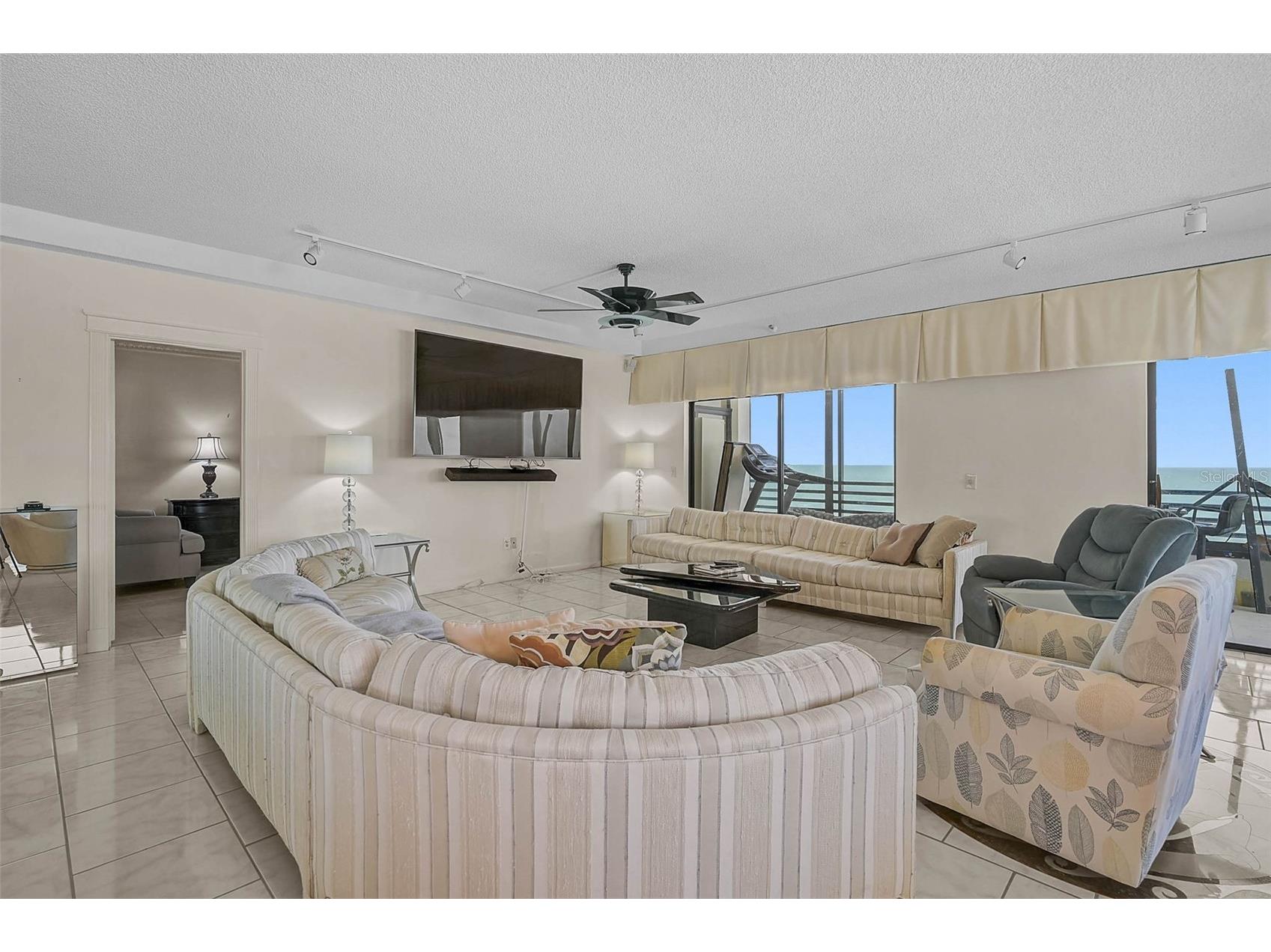 1100 Benjamin Franklin Drive #802 Sarasota FL 34236 A4653904 image17