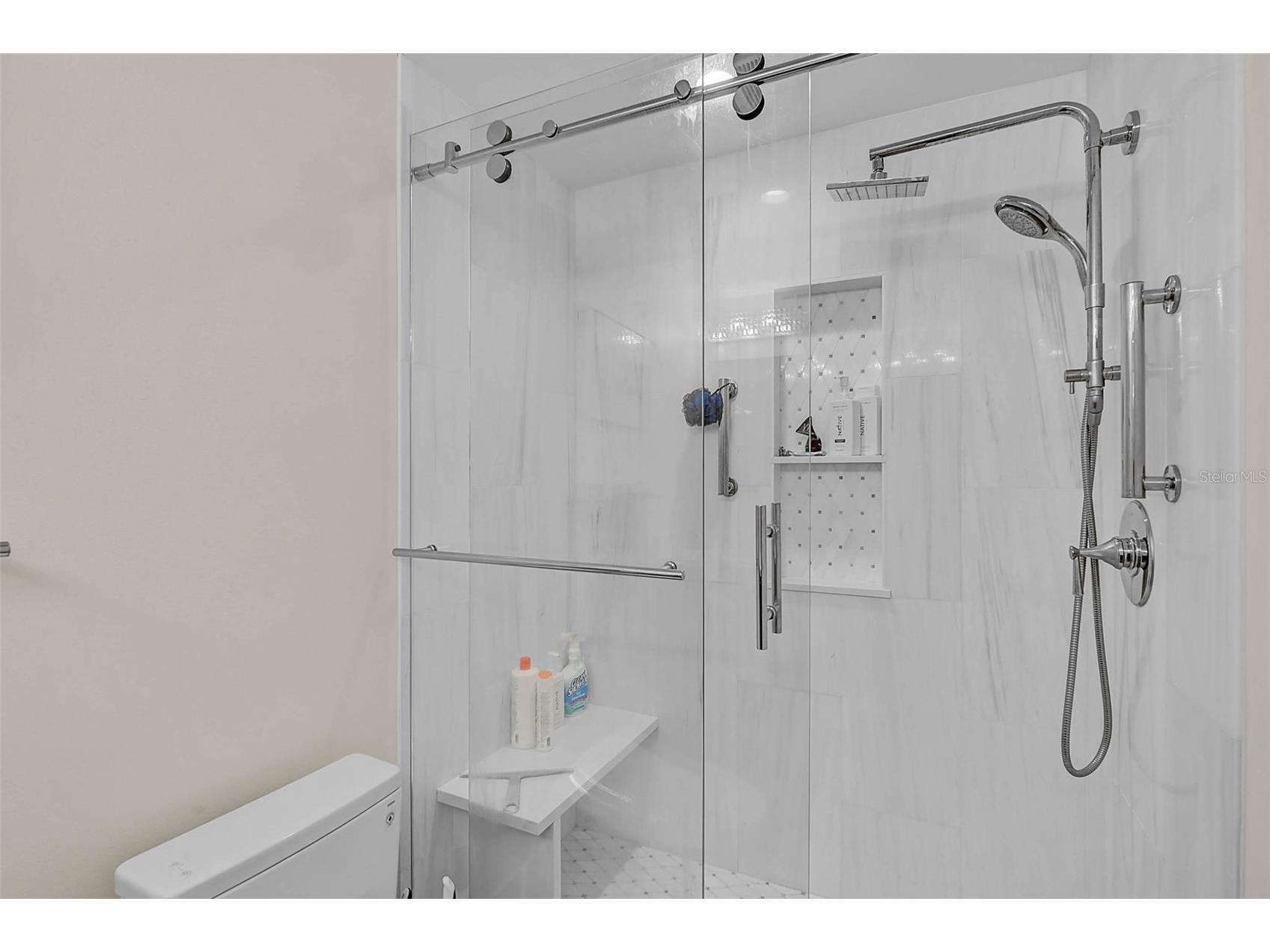 1100 Benjamin Franklin Drive #802 Sarasota FL 34236 A4653904 image22