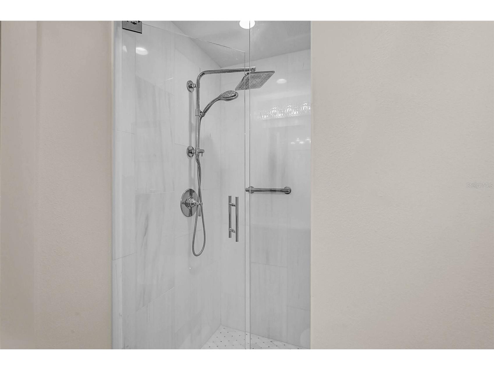 1100 Benjamin Franklin Drive #802 Sarasota FL 34236 A4653904 image25