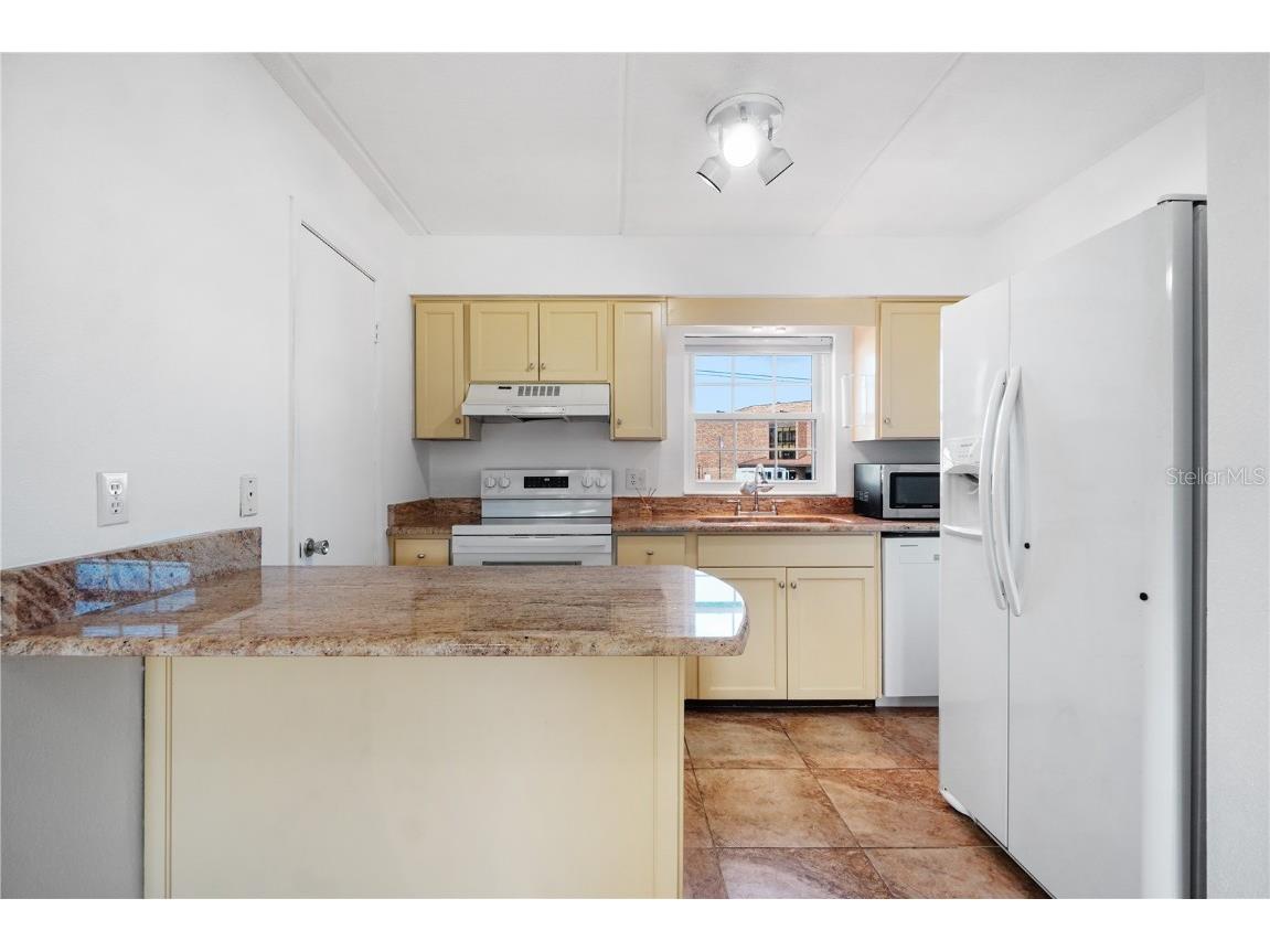 1100 E Caroline Street #104 Tavares FL 32778 O6360774 image5