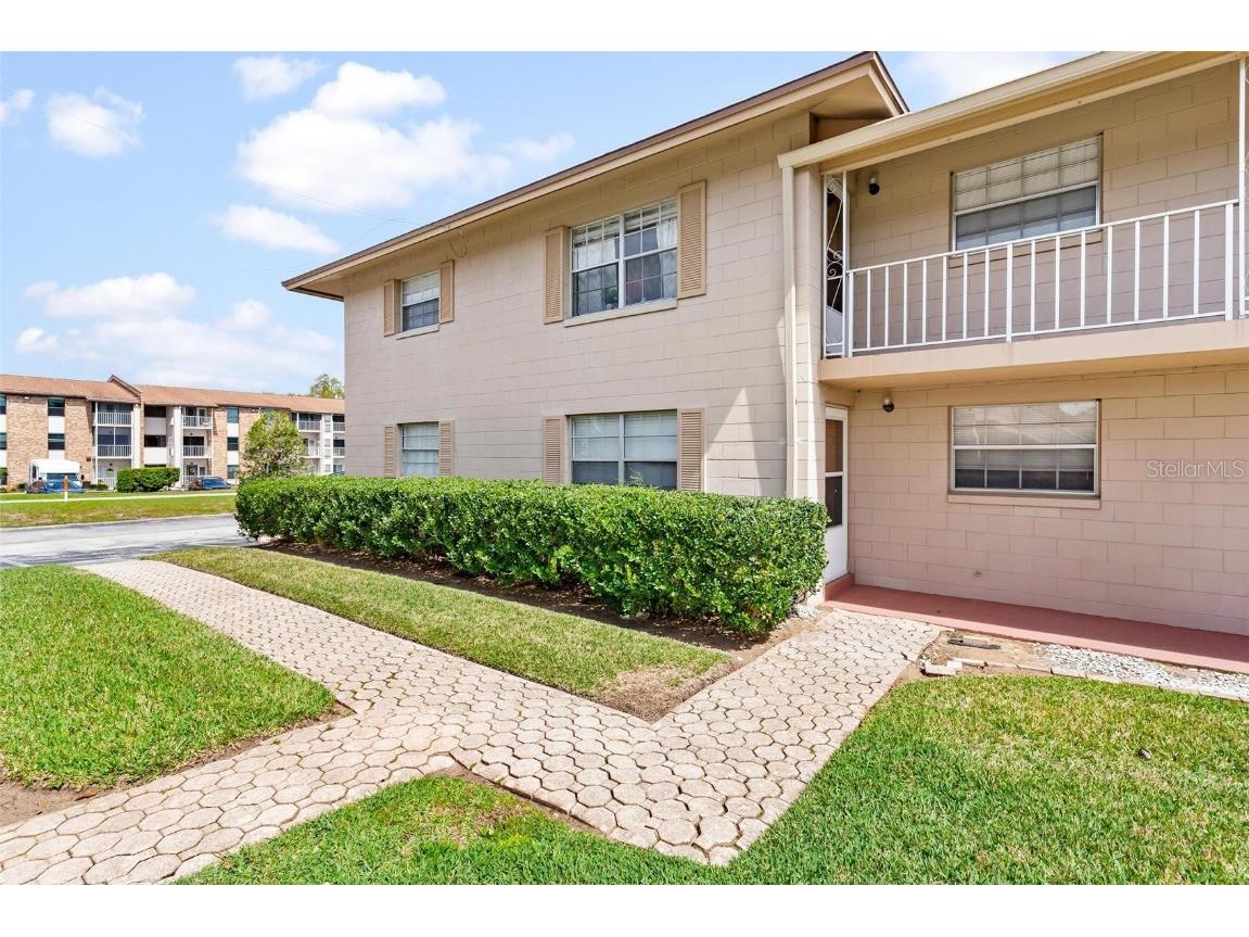 1100 E Caroline Street #107 Tavares FL 32778 G5079578 image1
